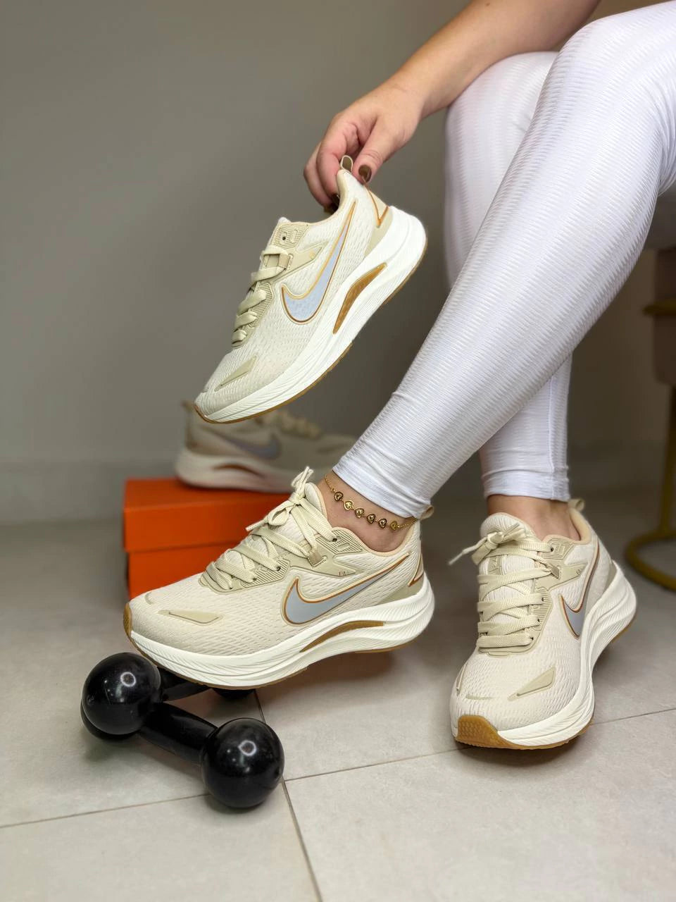 Tênis Nike Fit Dourado