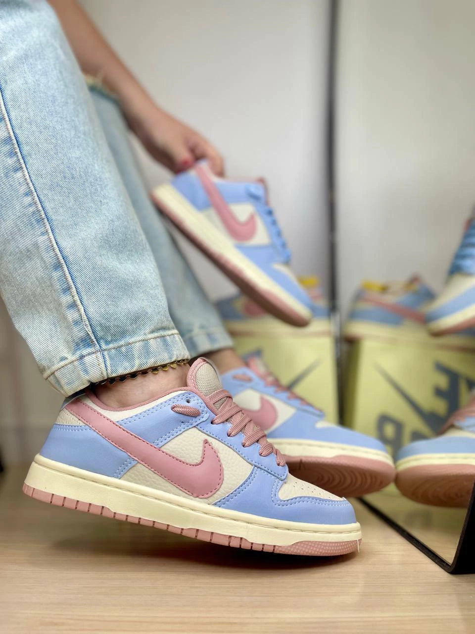 Tênis Nike Dunk Low Azul e Rosa