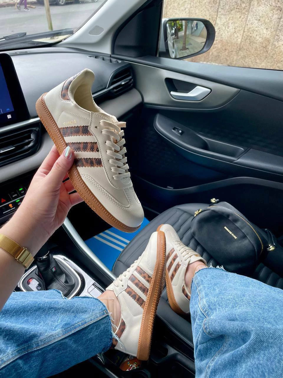 Tênis Adidas Samba Bege com Animal Print