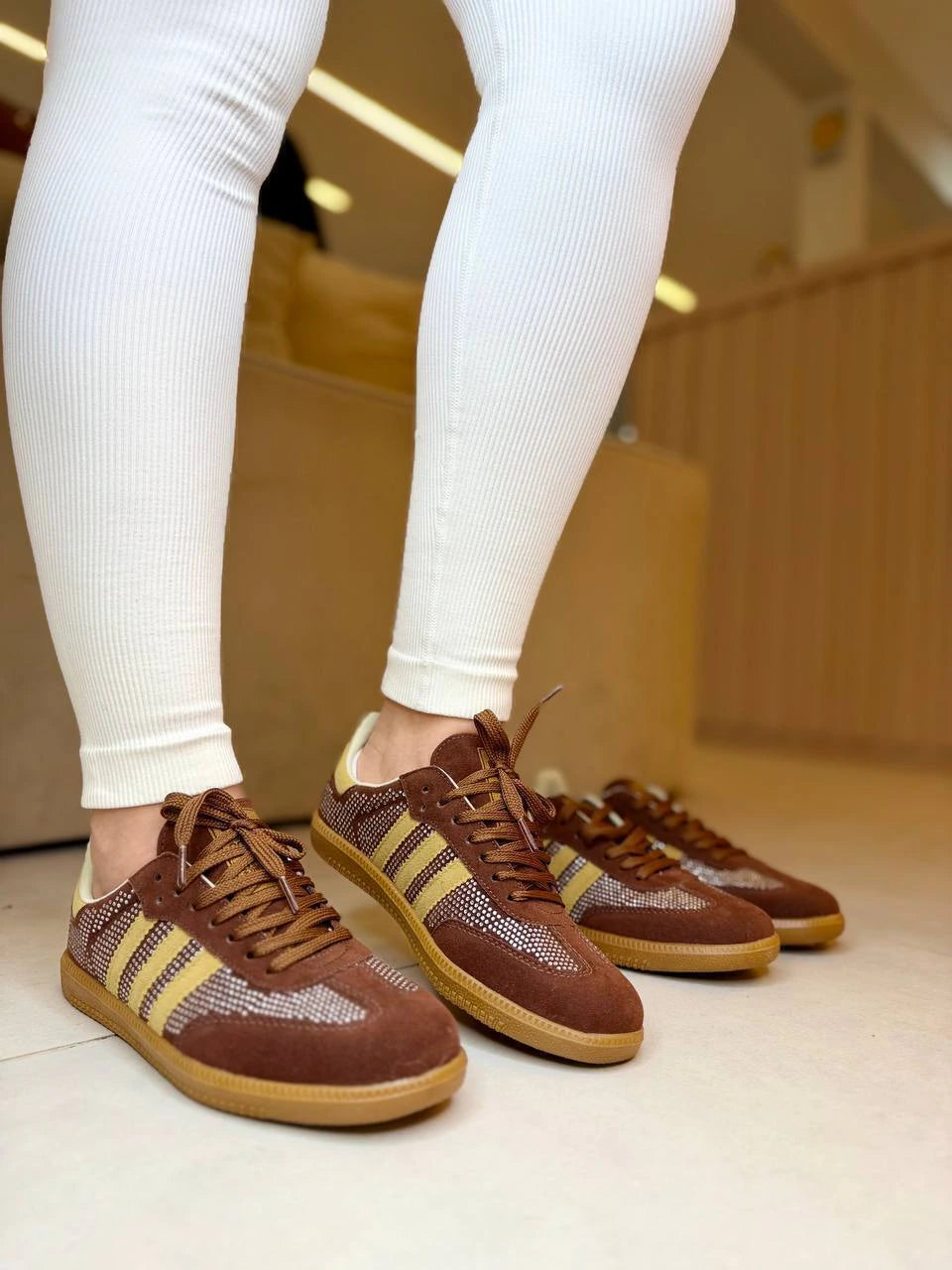 Tênis Adidas Samba Marrom com Strass
