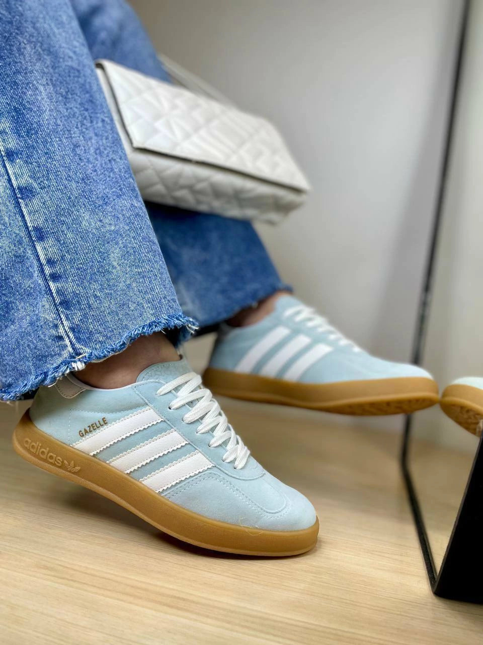 Tênis Adidas Gazelle Azul Bebê e Branco