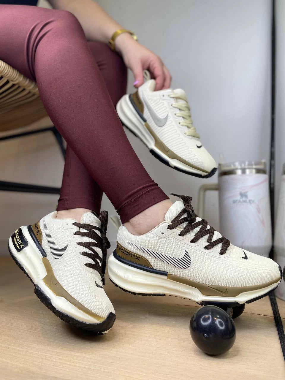 Tênis Nike ZoomX Bege e Marrom