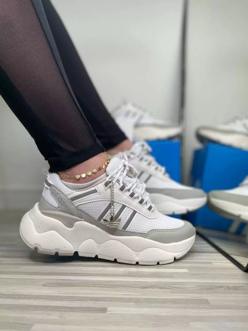 Tênis Adidas Chunky Cinza e Branco