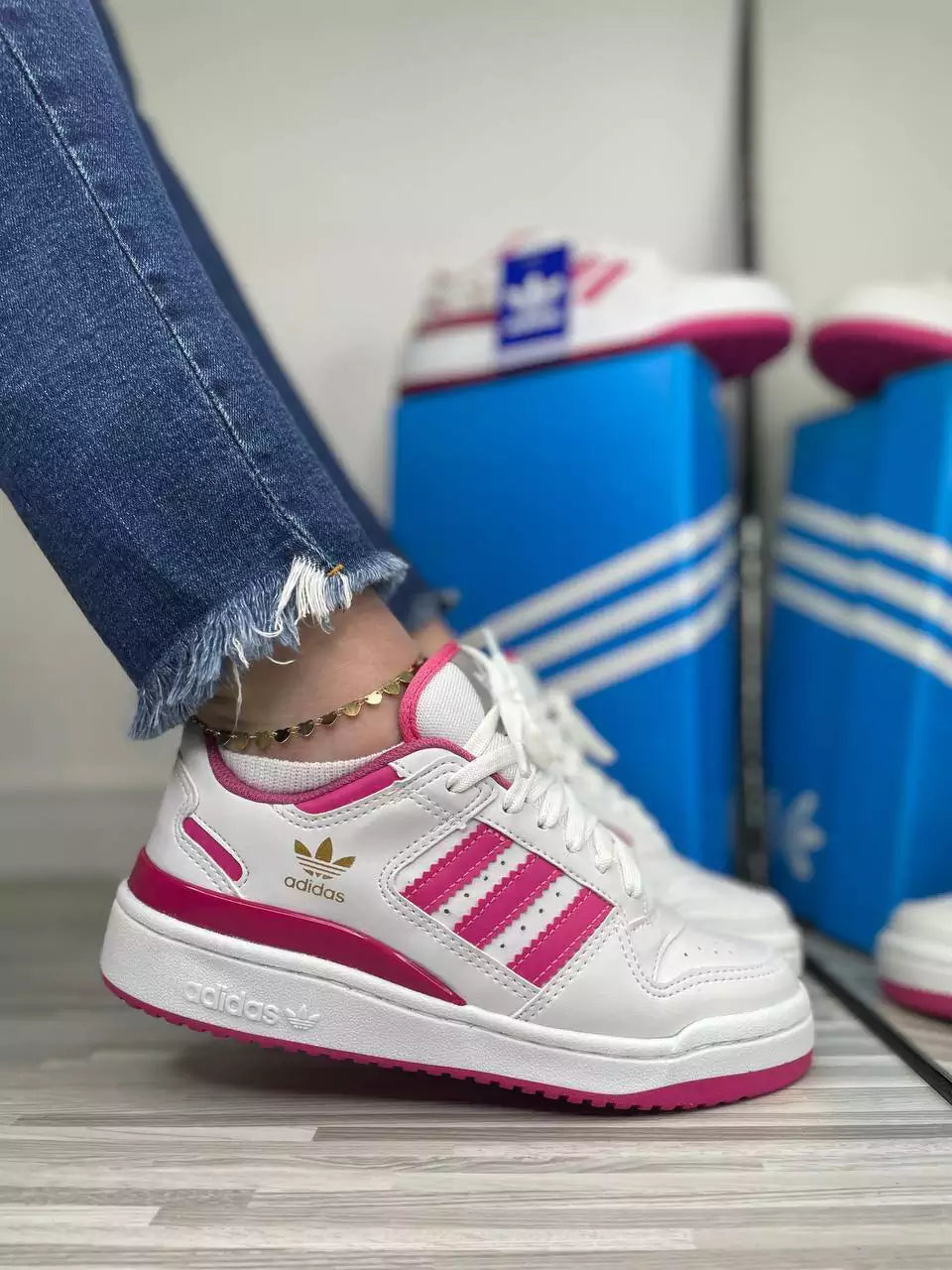 Tênis Adidas Forum Low Branco e Rosa