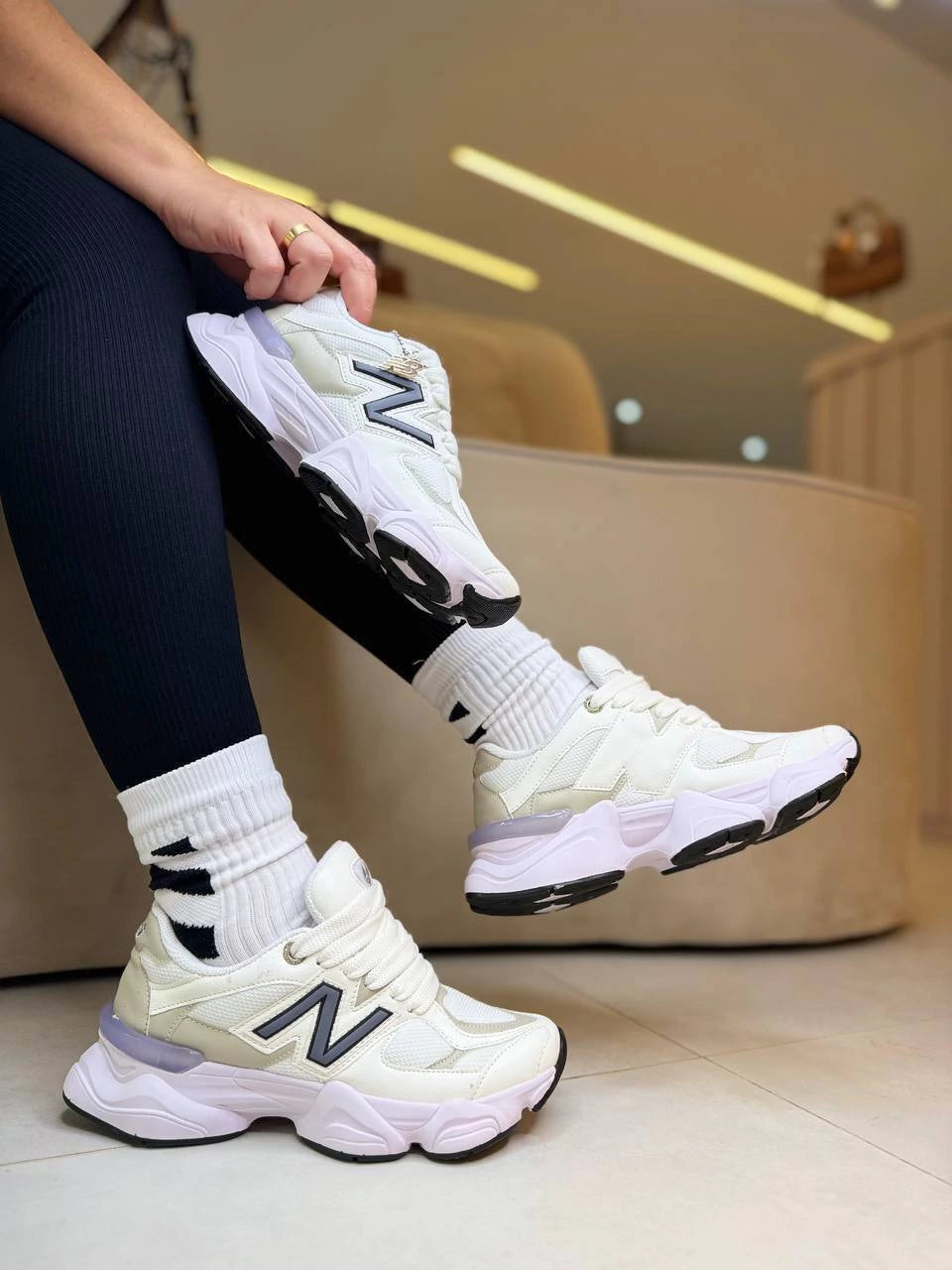 Tênis New Balance Branco e Preto