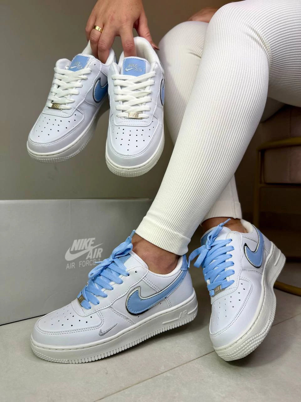 Tênis Nike Air Force 1 Branco e Azul