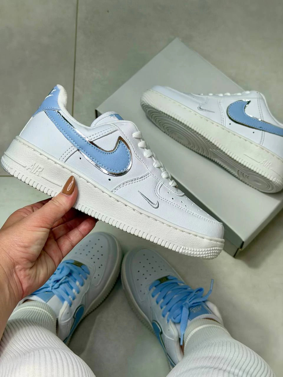 Tênis Nike Air Force 1 Branco e Azul