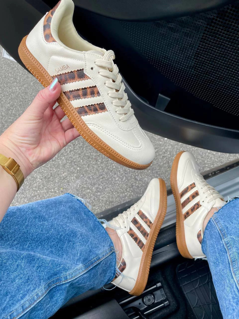 Tênis Adidas Samba Bege com Animal Print