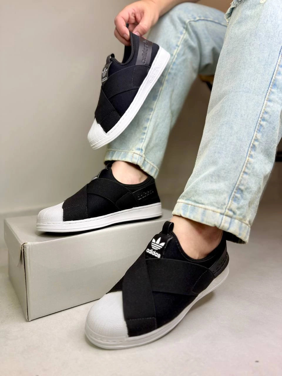 Tênis Adidas Slip-On Superstar