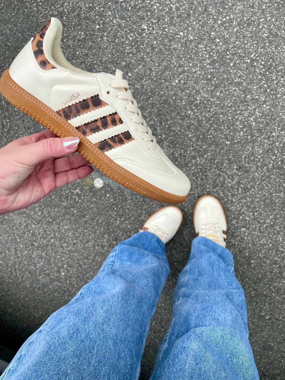 Tênis Adidas Samba Bege com Animal Print