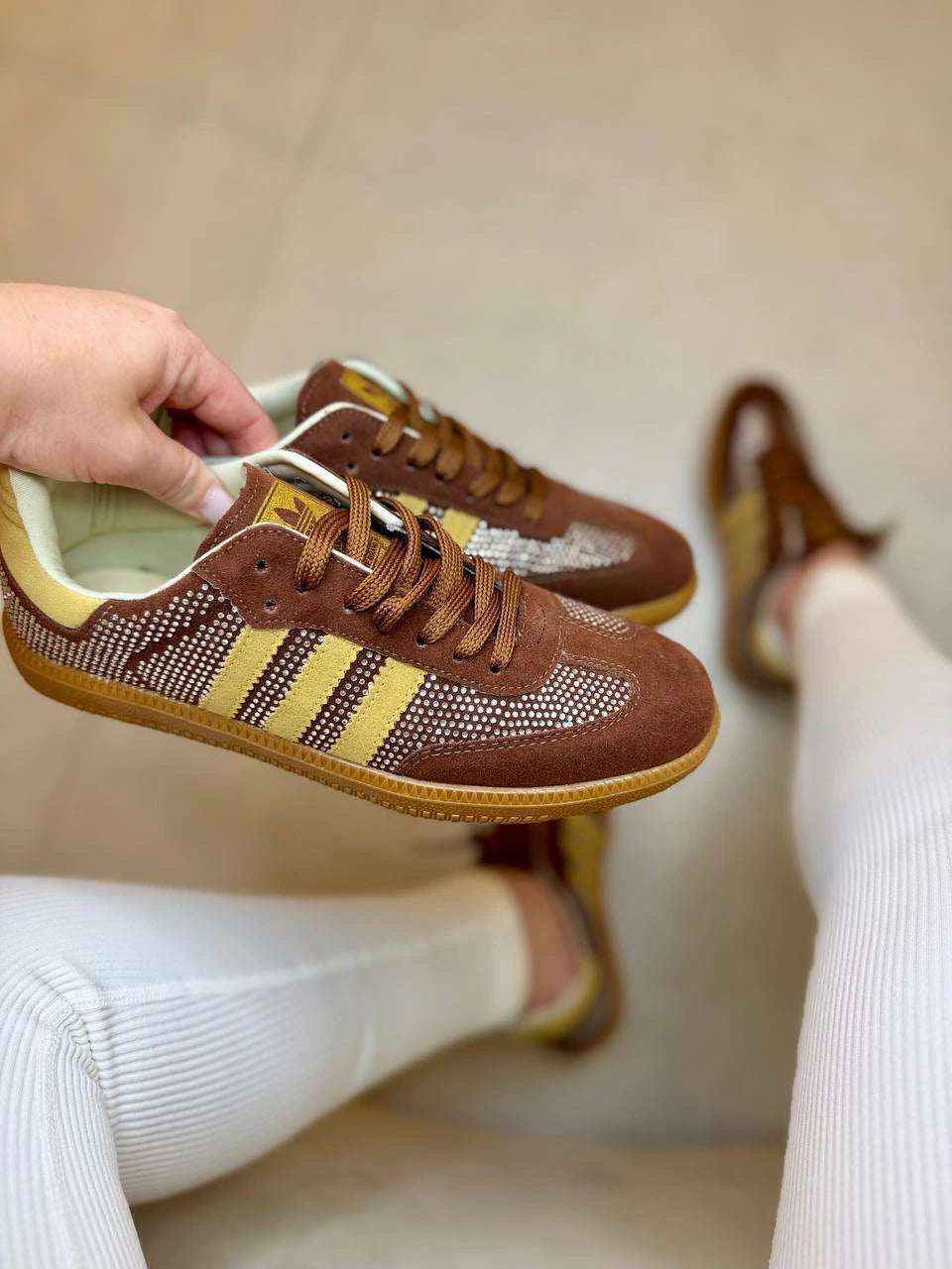 Tênis Adidas Samba Marrom com Strass