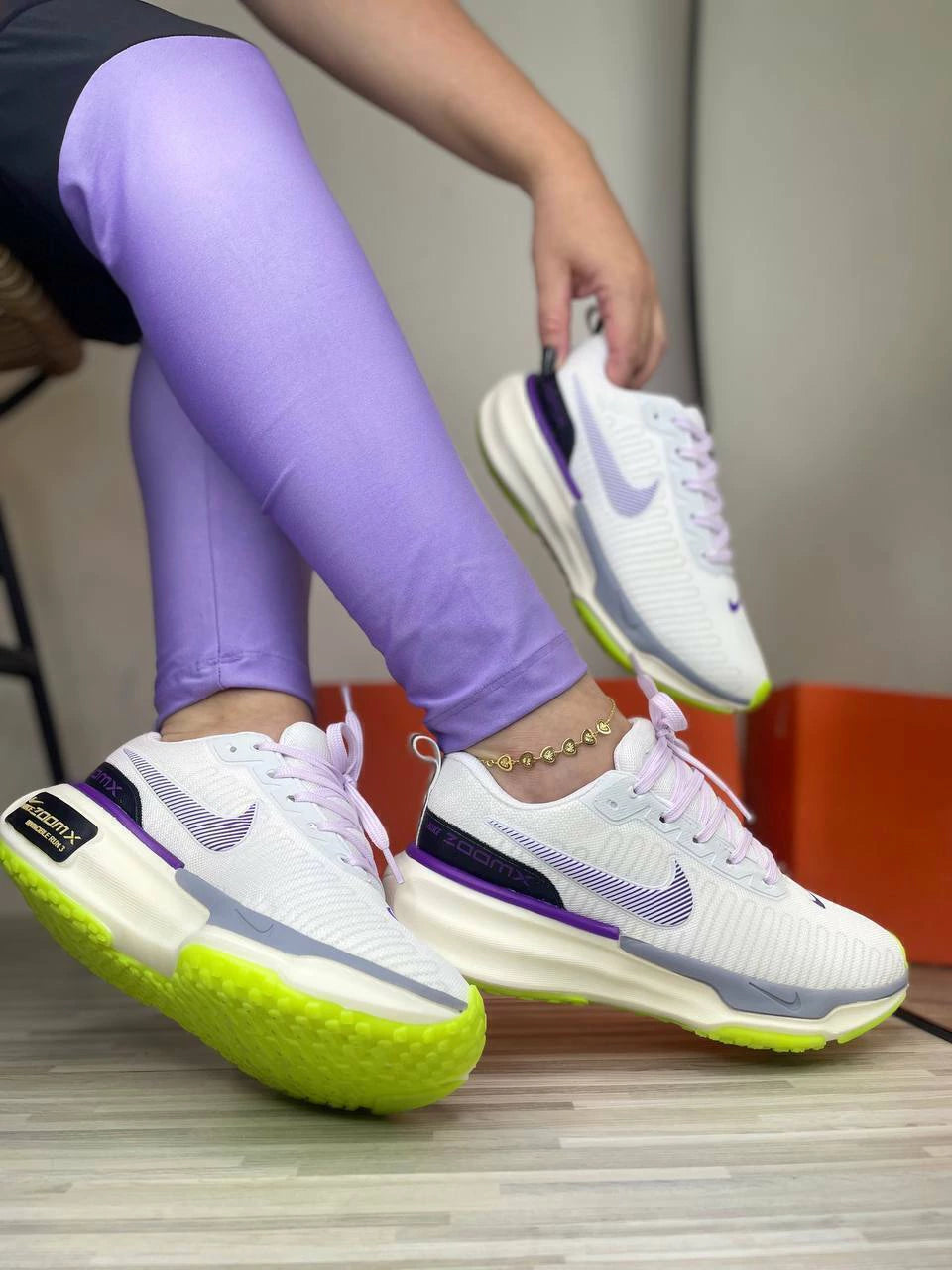 Tênis Nike ZoomX Branco e Roxo