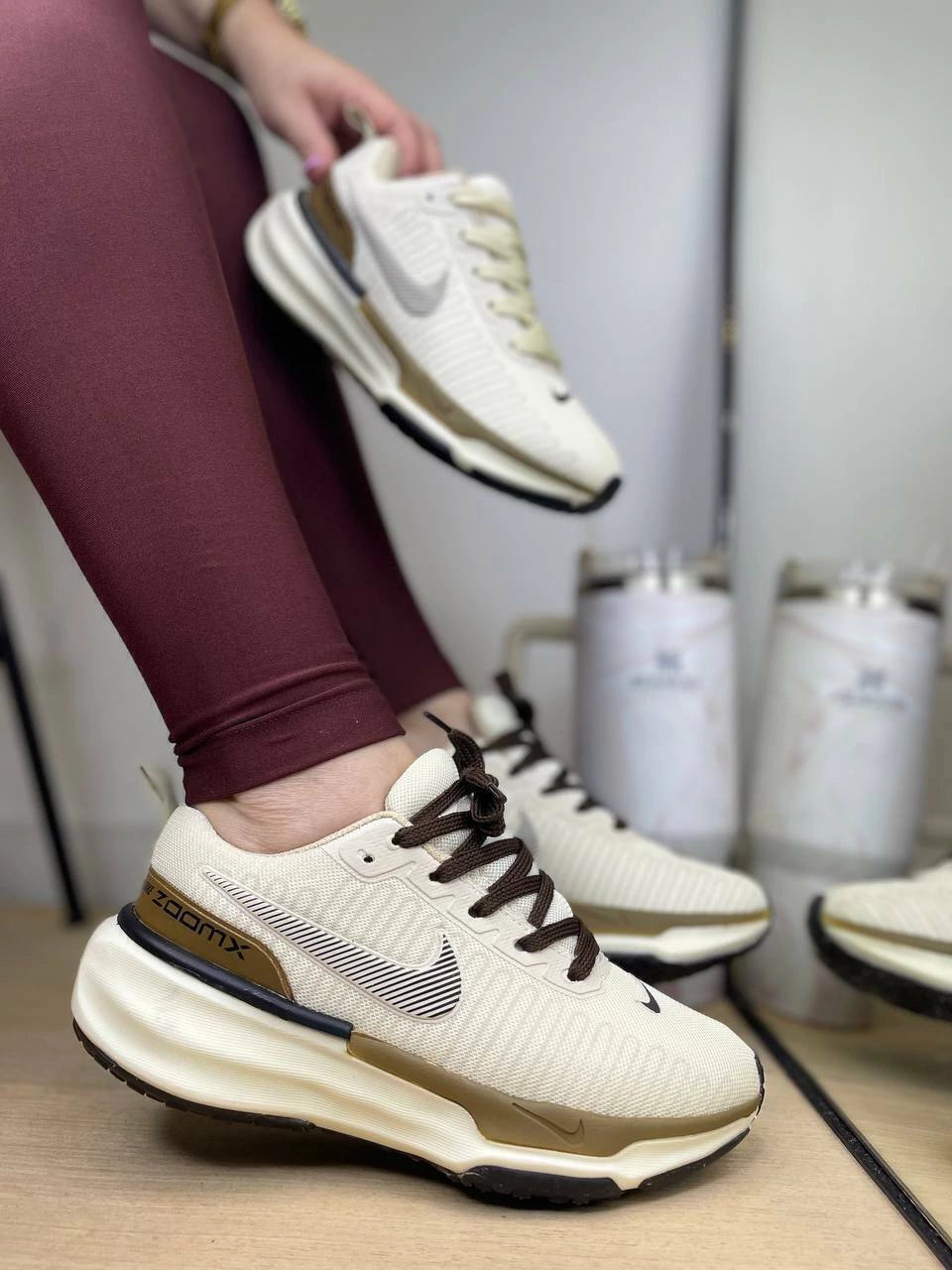 Tênis Nike ZoomX Bege e Marrom