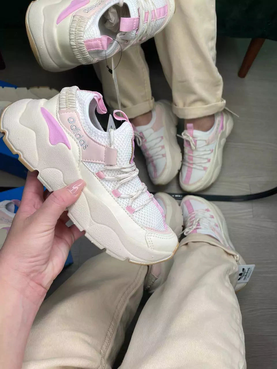 Tênis Adidas Chunky Branco e Rosa