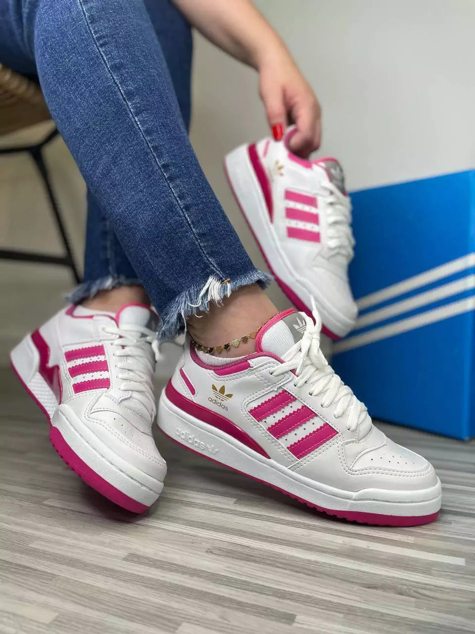 Tênis Adidas Forum Low Branco e Rosa