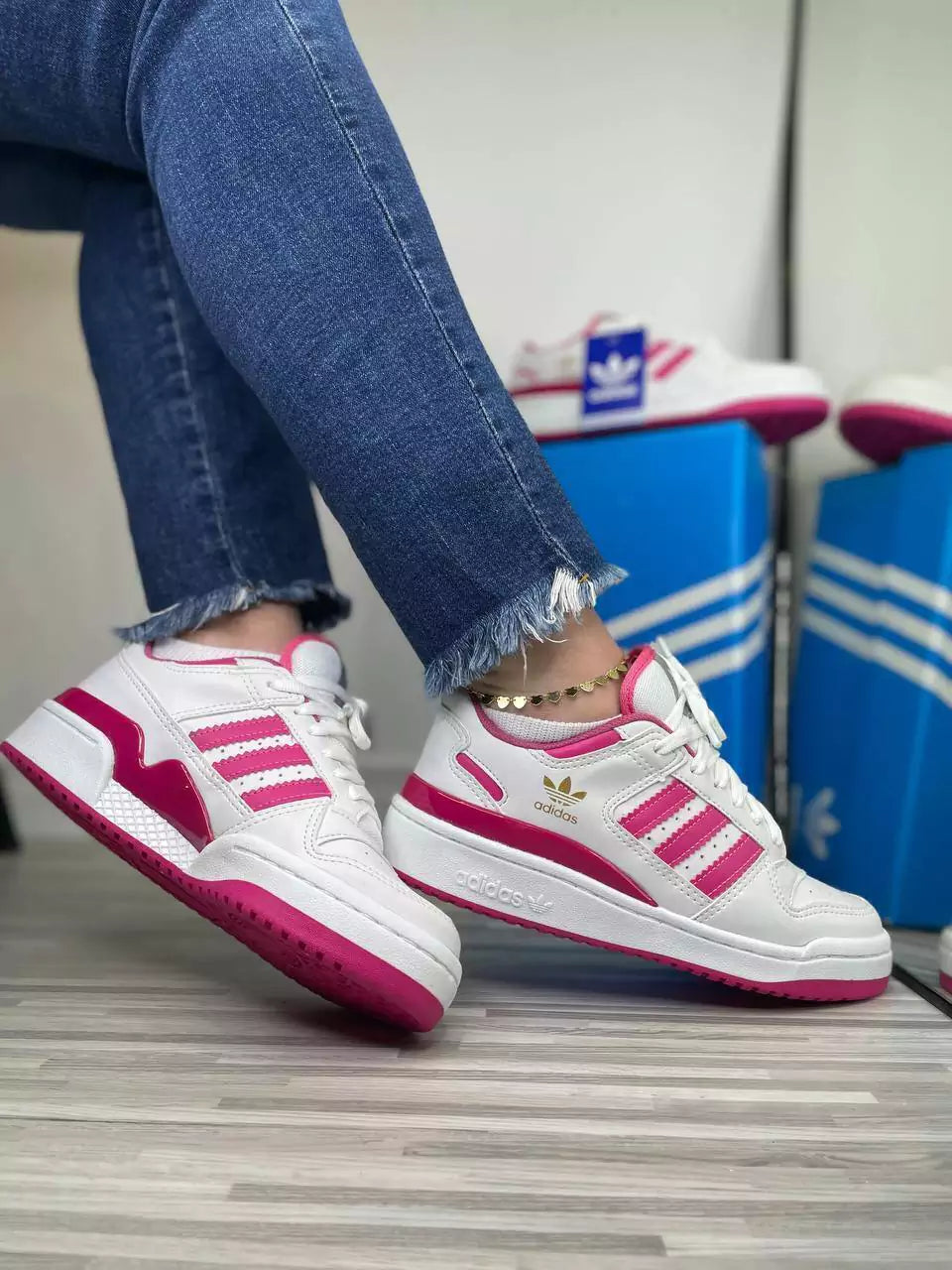 Tênis Adidas Forum Low Branco e Rosa