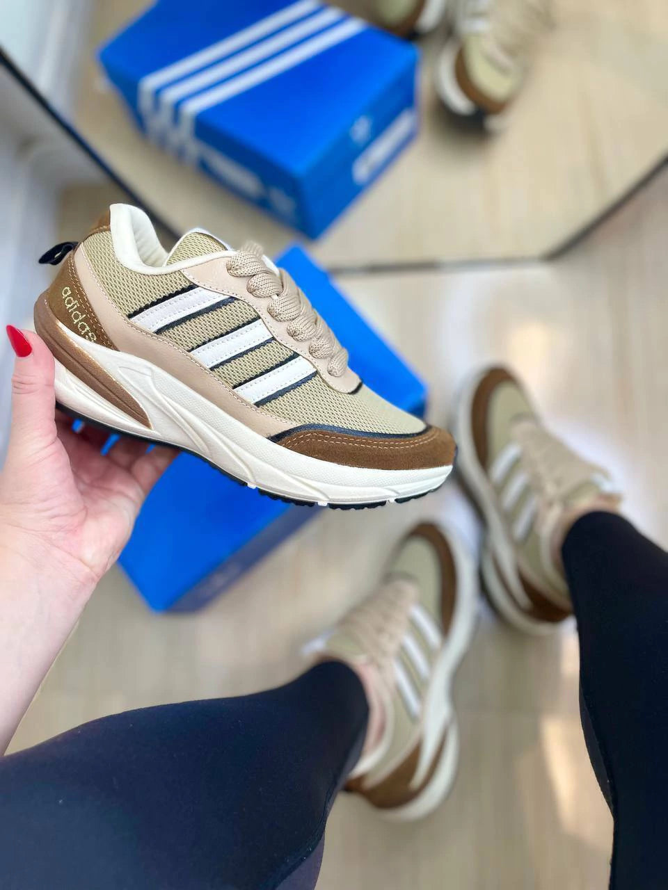 Tênis Adidas Running Bege e Marrom