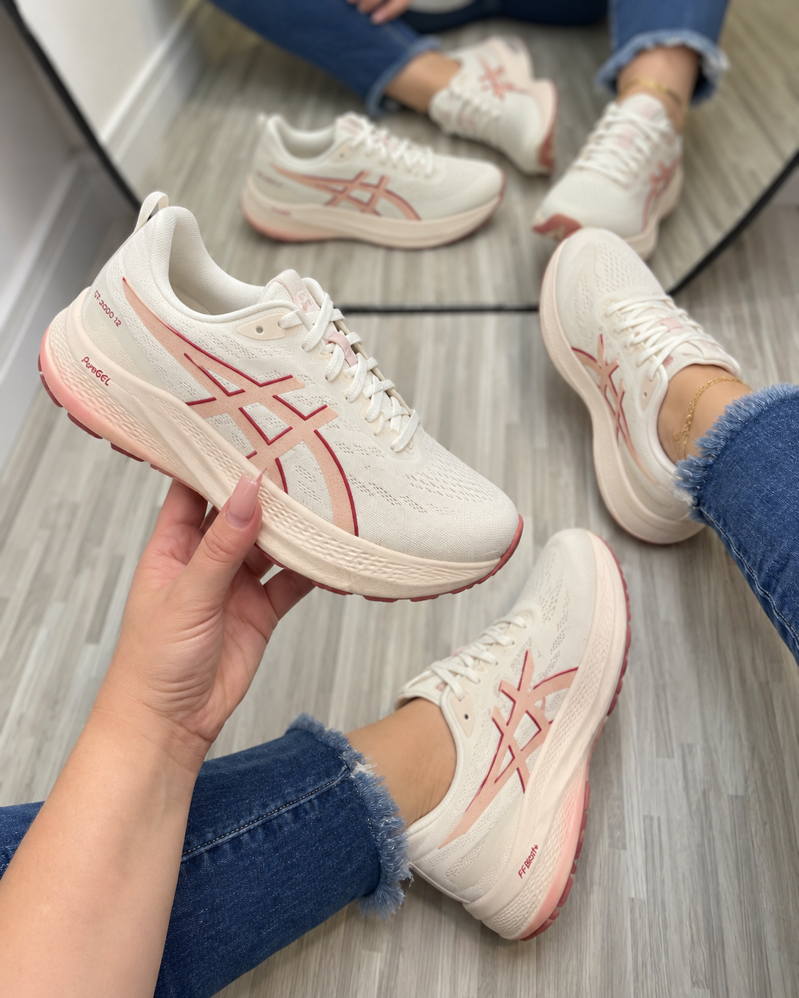Tênis Asics Bege e Rosa