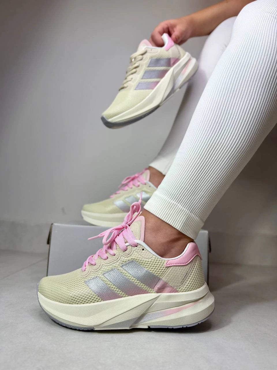 Tênis Asics Cinza e Rosa