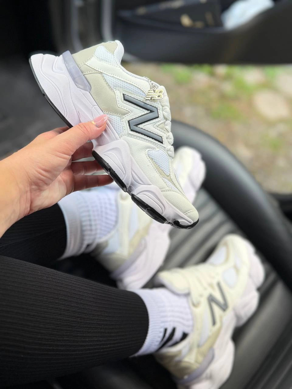 Tênis New Balance Branco e Preto