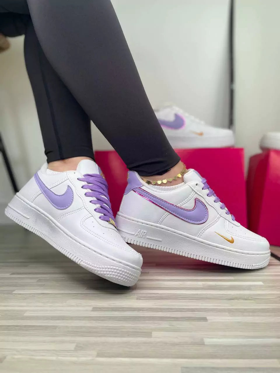 Tênis Nike Air Force 1 Branco e Lilás