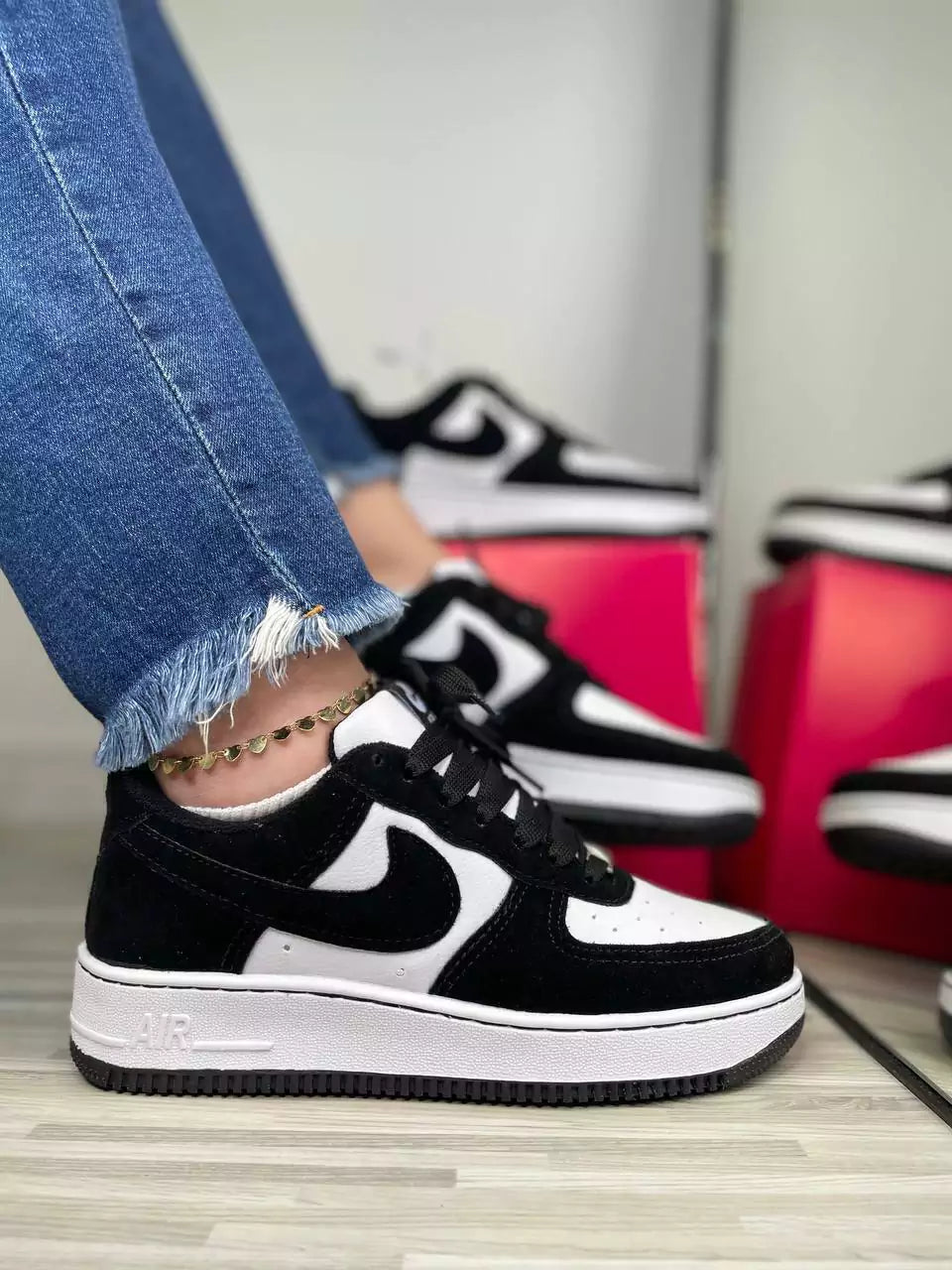 Tênis Nike Air Force 1 Preto e Branco