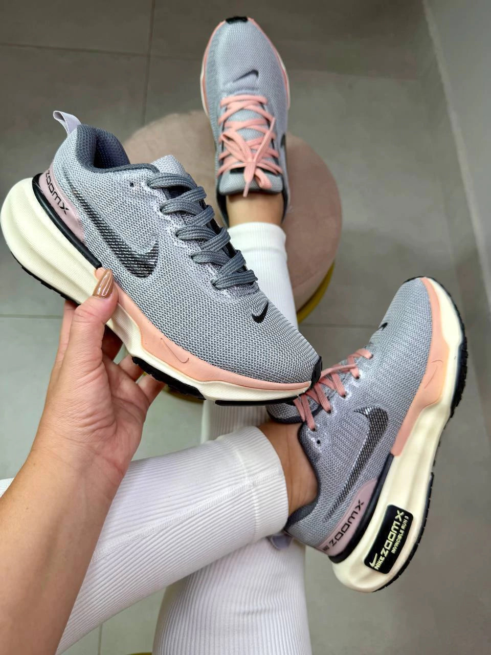 Tênis Nike ZoomX Cinza e Coral